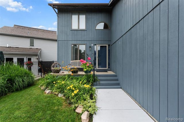 4616 Cass Elizabeth Road, Waterford, MI 48328