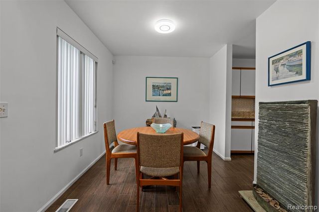 4616 Cass Elizabeth Road, Waterford, MI 48328