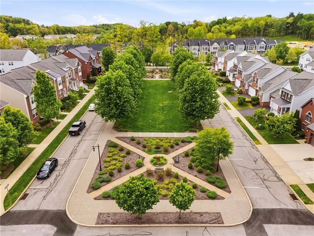208 Linehan Pl, Cranberry Twp, PA 16066