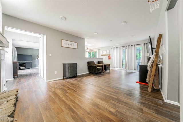 6165 Creekside Lane, North Ridgeville, OH 44039