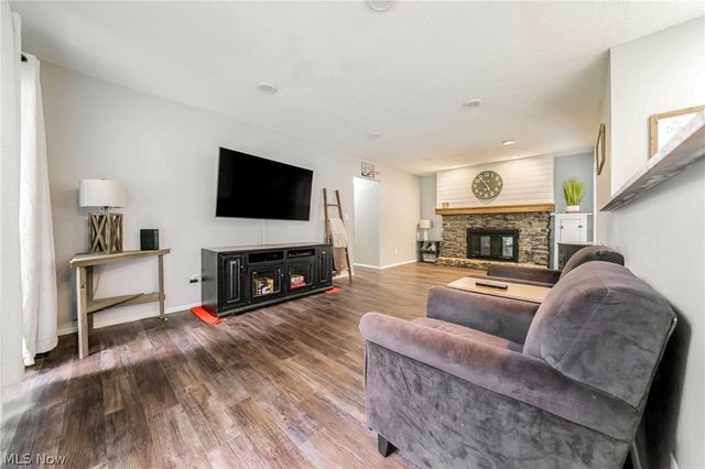 6165 Creekside Lane, North Ridgeville, OH 44039