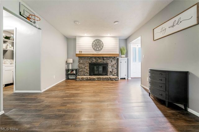 6165 Creekside Lane, North Ridgeville, OH 44039