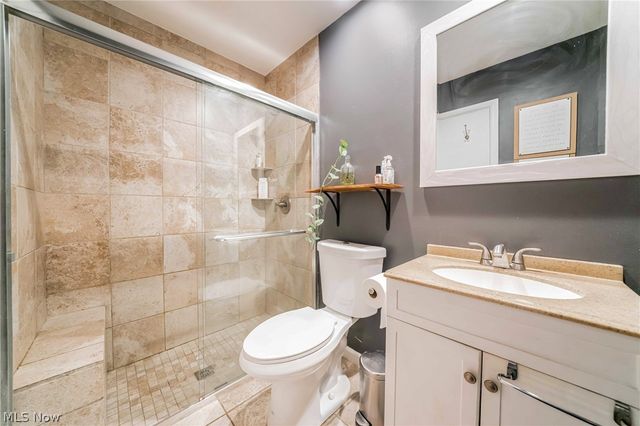 6165 Creekside Lane, North Ridgeville, OH 44039