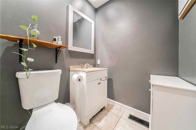 6165 Creekside Lane, North Ridgeville, OH 44039