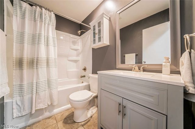 6165 Creekside Lane, North Ridgeville, OH 44039