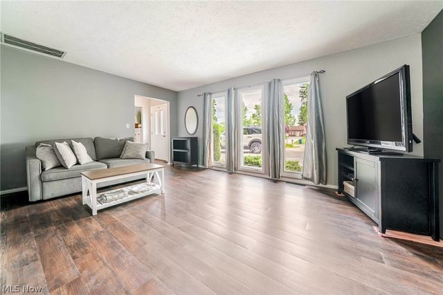 6165 Creekside Lane, North Ridgeville, OH 44039