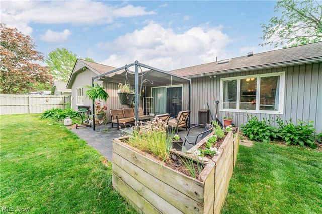 6165 Creekside Lane, North Ridgeville, OH 44039