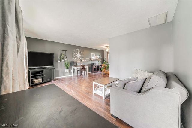6165 Creekside Lane, North Ridgeville, OH 44039
