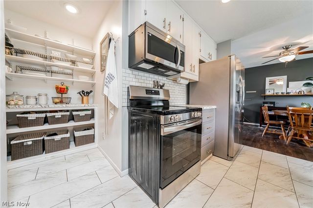 6165 Creekside Lane, North Ridgeville, OH 44039