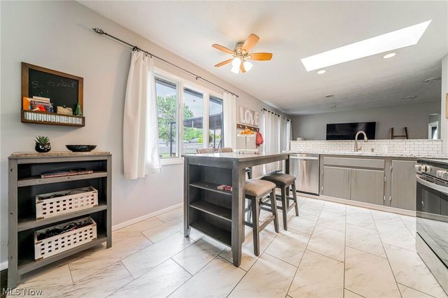 6165 Creekside Lane, North Ridgeville, OH 44039