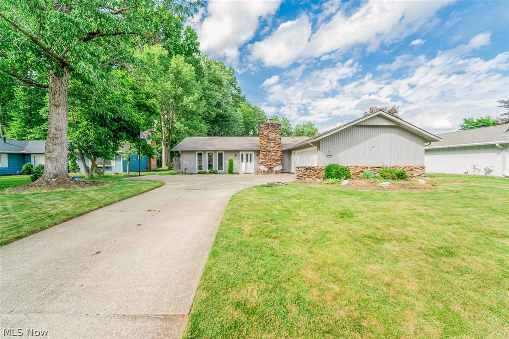 6165 Creekside Lane, North Ridgeville, OH 44039