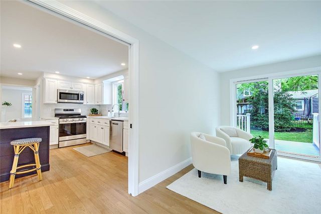 1 Cheshire Drive, Barrington, RI 02806