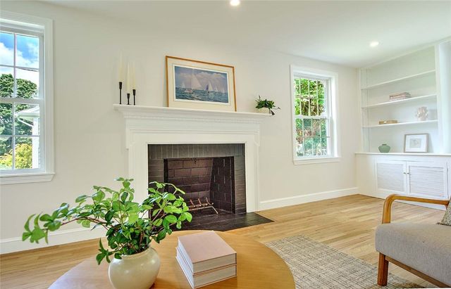 1 Cheshire Drive, Barrington, RI 02806