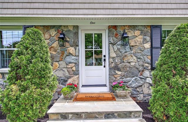 1 Cheshire Drive, Barrington, RI 02806
