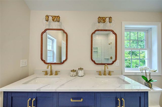 1 Cheshire Drive, Barrington, RI 02806
