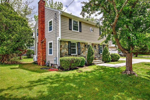 1 Cheshire Drive, Barrington, RI 02806