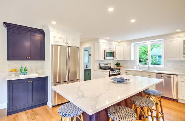 1 Cheshire Drive, Barrington, RI 02806