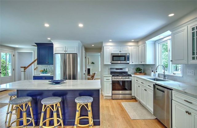 1 Cheshire Drive, Barrington, RI 02806