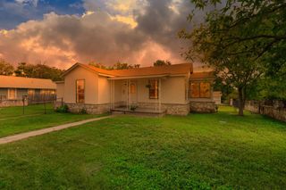 736 Moore St, Kerrville, TX 78028