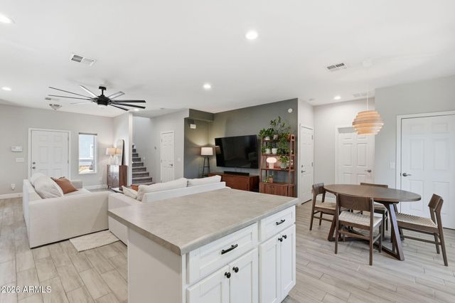 1021 E ODEUM Lane, Phoenix, AZ 85040