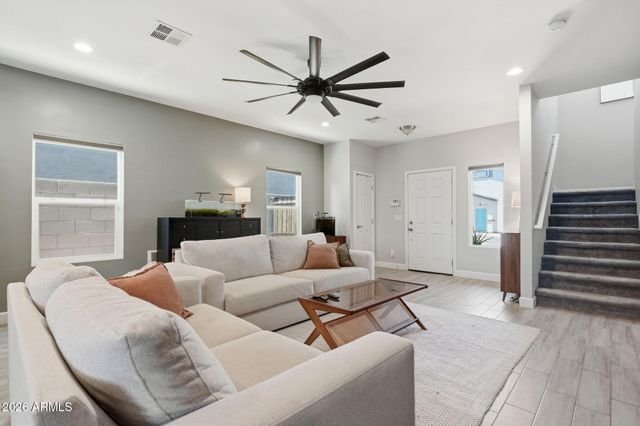 1021 E ODEUM Lane, Phoenix, AZ 85040