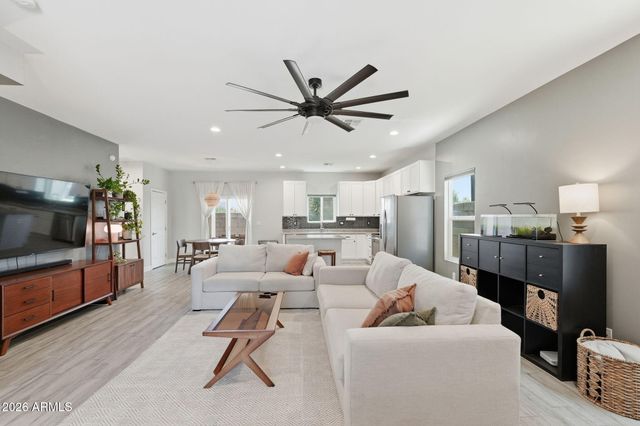 1021 E ODEUM Lane, Phoenix, AZ 85040