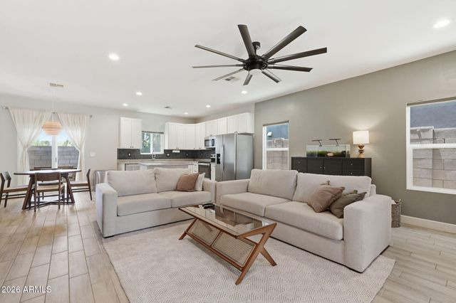 1021 E ODEUM Lane, Phoenix, AZ 85040