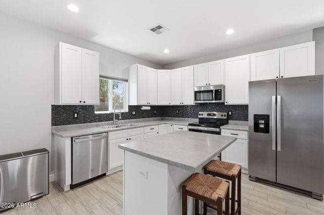 1021 E ODEUM Lane, Phoenix, AZ 85040