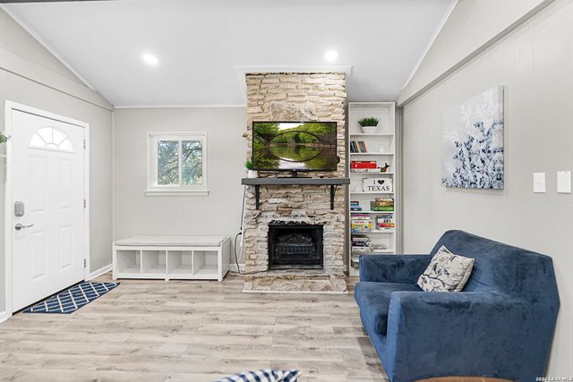 553 Matt Dillon Dr, Bandera, TX 78003