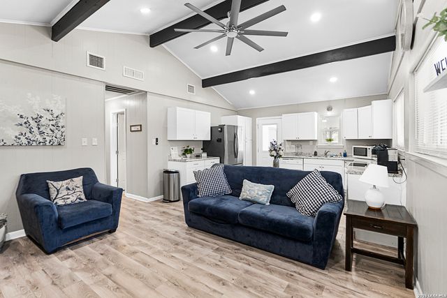 553 Matt Dillon Dr, Bandera, TX 78003