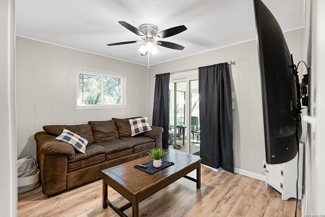 553 Matt Dillon Dr, Bandera, TX 78003