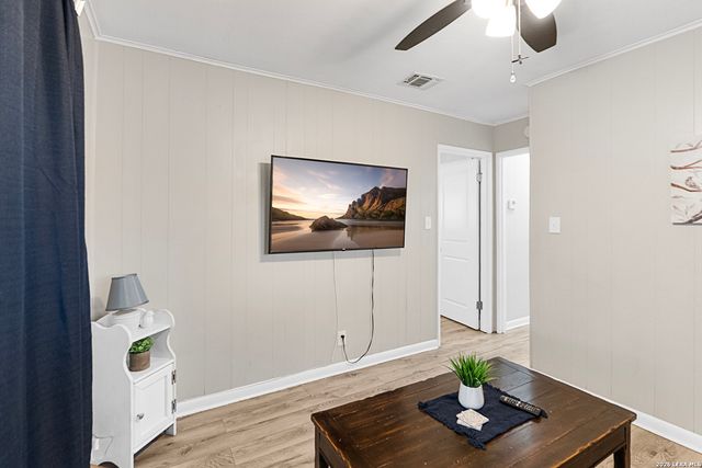 553 Matt Dillon Dr, Bandera, TX 78003