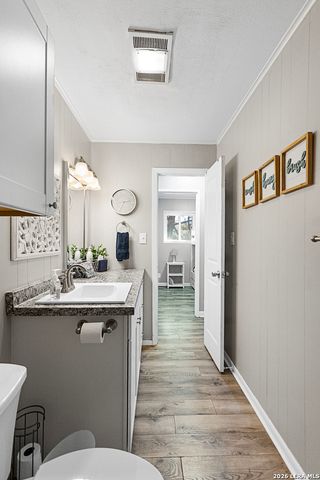 553 Matt Dillon Dr, Bandera, TX 78003