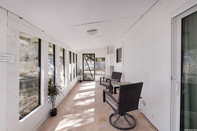 553 Matt Dillon Dr, Bandera, TX 78003