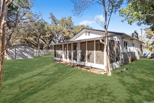 553 Matt Dillon Dr, Bandera, TX 78003