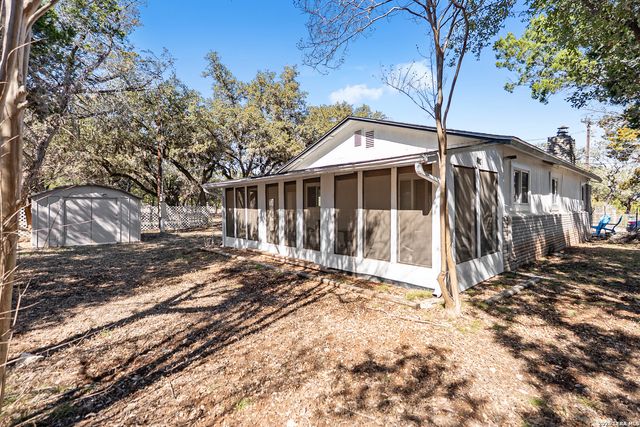553 Matt Dillon Dr, Bandera, TX 78003