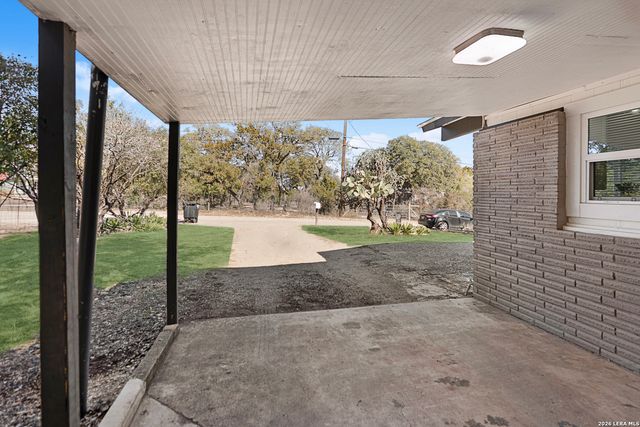 553 Matt Dillon Dr, Bandera, TX 78003