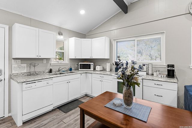 553 Matt Dillon Dr, Bandera, TX 78003