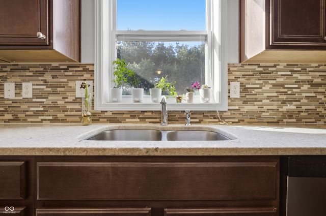 2545 Coneflower Court, Columbus, IN 47201