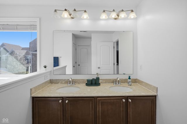 2545 Coneflower Court, Columbus, IN 47201