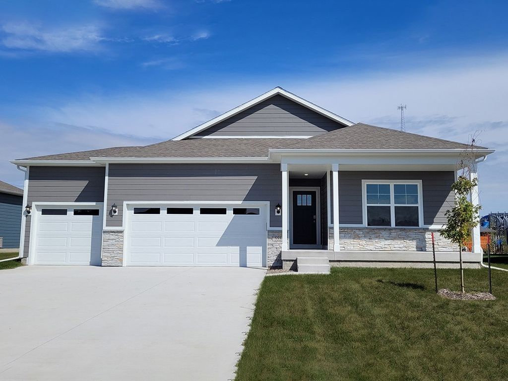 905 2nd Street NE, Altoona, IA 50009