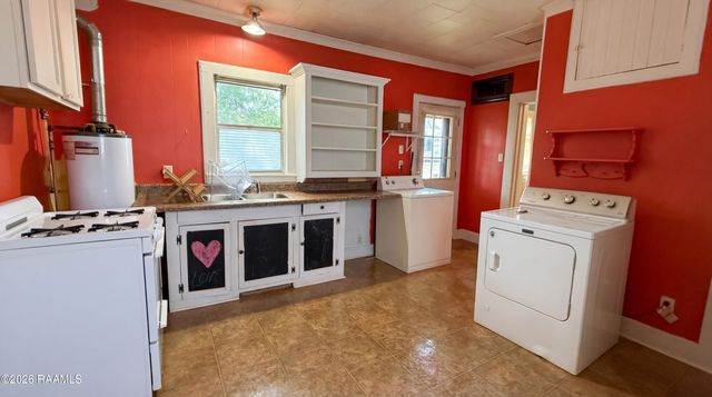 915 Center Street, New Iberia, LA 70560