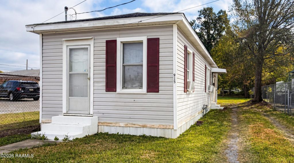 915 Center Street, New Iberia, LA 70560