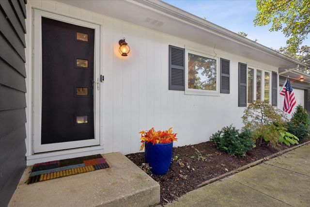 8S263 College Road, Naperville, IL 60540
