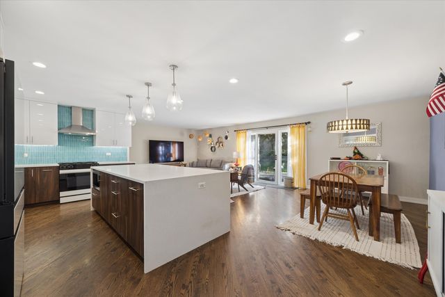 8S263 College Road, Naperville, IL 60540