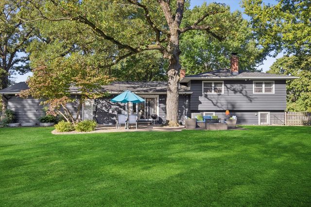 8S263 College Road, Naperville, IL 60540