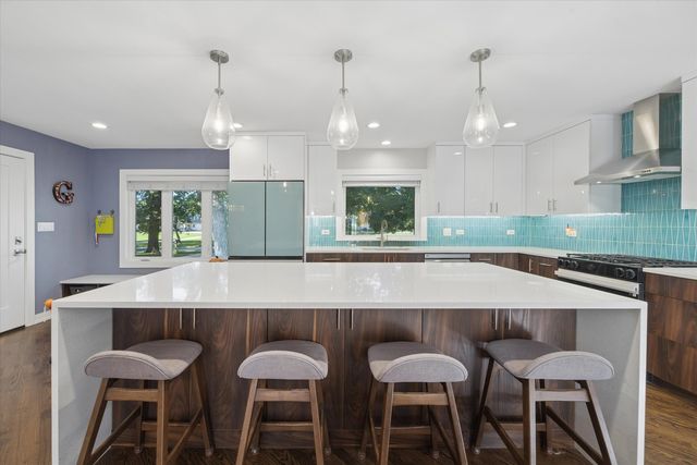 8S263 College Road, Naperville, IL 60540