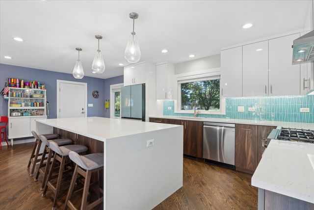 8S263 College Road, Naperville, IL 60540