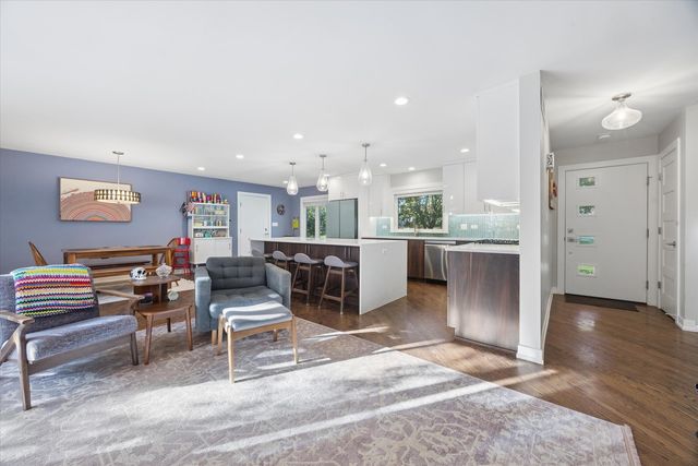 8S263 College Road, Naperville, IL 60540