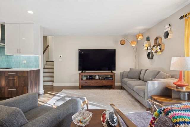 8S263 College Road, Naperville, IL 60540